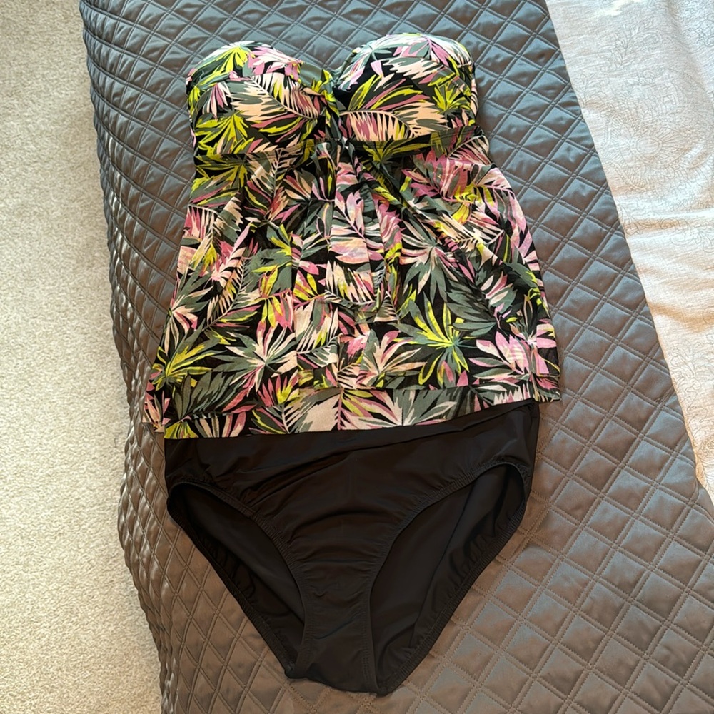 NWT Medium Tankini 2 piece